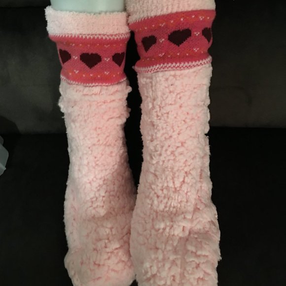 Warm Heart Fuzzy Pink Slipper Socks Size 8=11  NWT  So Soft and warm  Box Hom1 - Picture 5 of 6